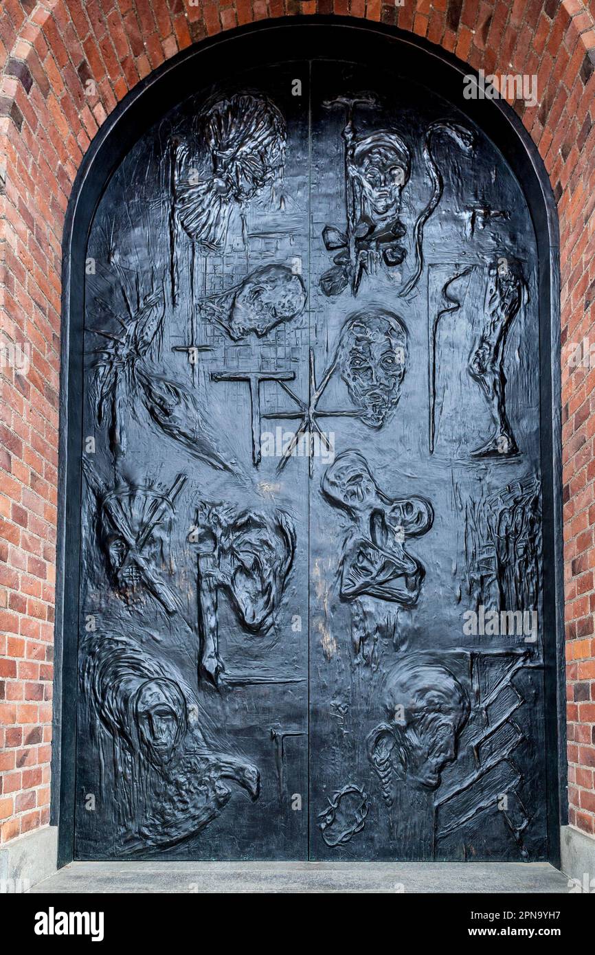 Rokilde, Dänemark Juni 26 2015: Tür-Detail Lutheran Roskilde Kathedrale erbaut um 1170 UNESCO-Stätte frühe skandinavische Gotik, in Ziegelsteinen erbaut Stockfoto