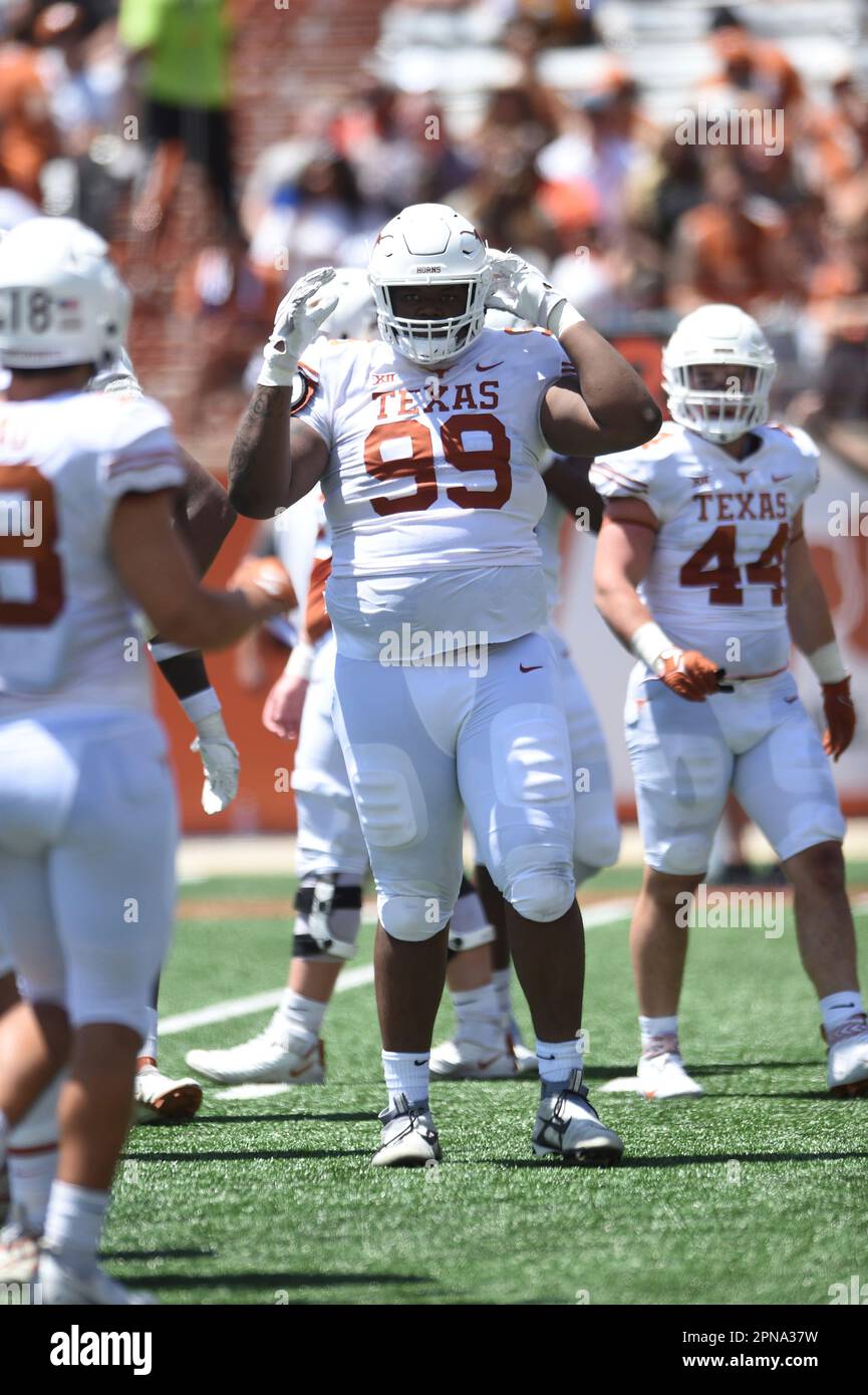 AUSTIN, TX - APRIL 15: Texas Longhorns DT Sydir Mitchell (99) gets ready for a play during the Orange-White Spring game on April 15, 2023 at Darrell K Royal - Texas Memorial Stadium in Austin, TX. (Photo by John Rivera/Icon Sportswire) (Icon Sportswire via AP Images) Stockfoto