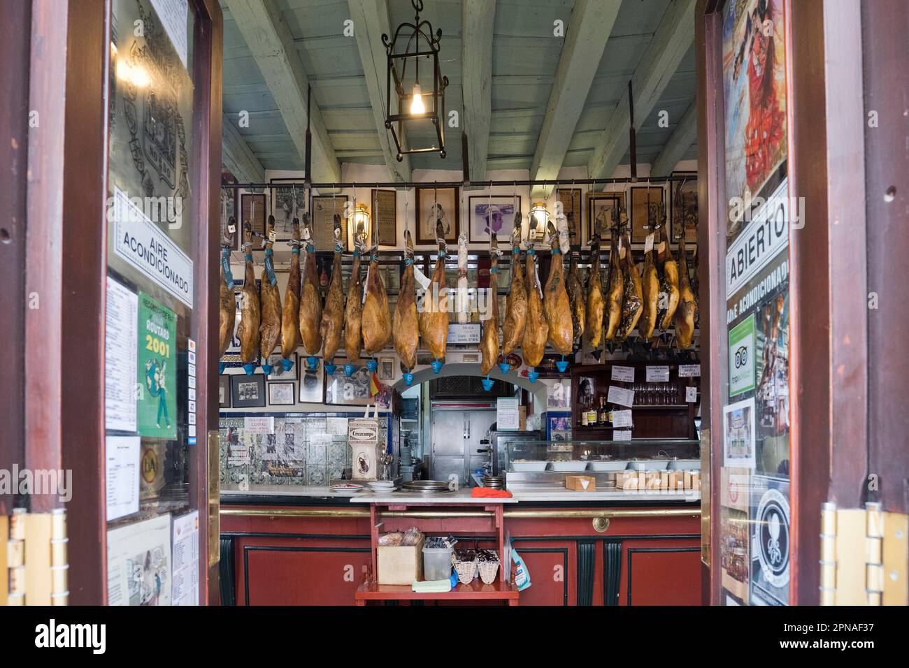 Iberischer Schweineschinken-Verkauf, Sevilla, Andalusien, Spanien Stockfoto