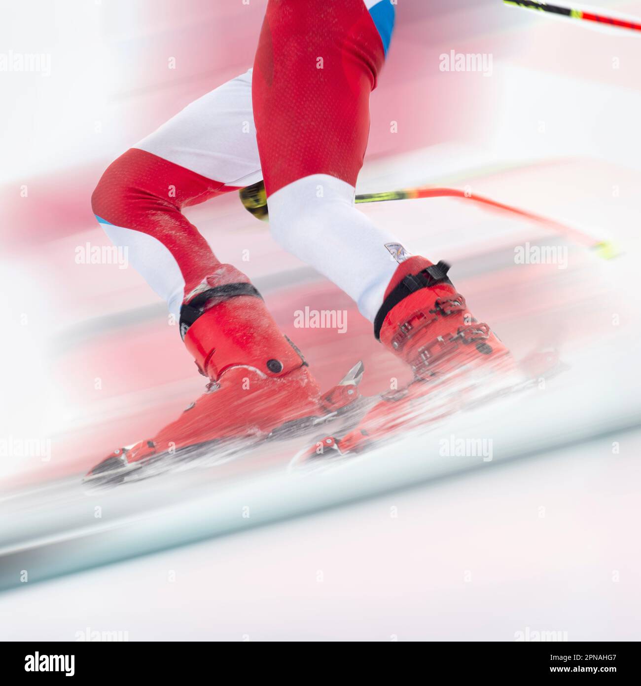 Ein U16-Jähriger (Athleten im Alter von 14 und 15 Jahren) auf dem Platz des riesigen Slalom während eines 2023-Jährigen Slalom im Franconia Ski Club am Cannon Mountain in Franconia, New Hampshire, USA. Stockfoto