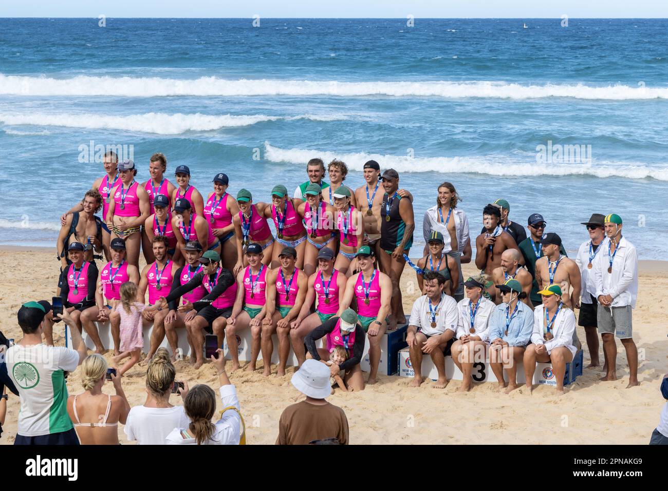 Siegerteam Manly NSW Surf Life Saving Championships 2023. Manly Beach, Sydney Northern Beaches. Stockfoto