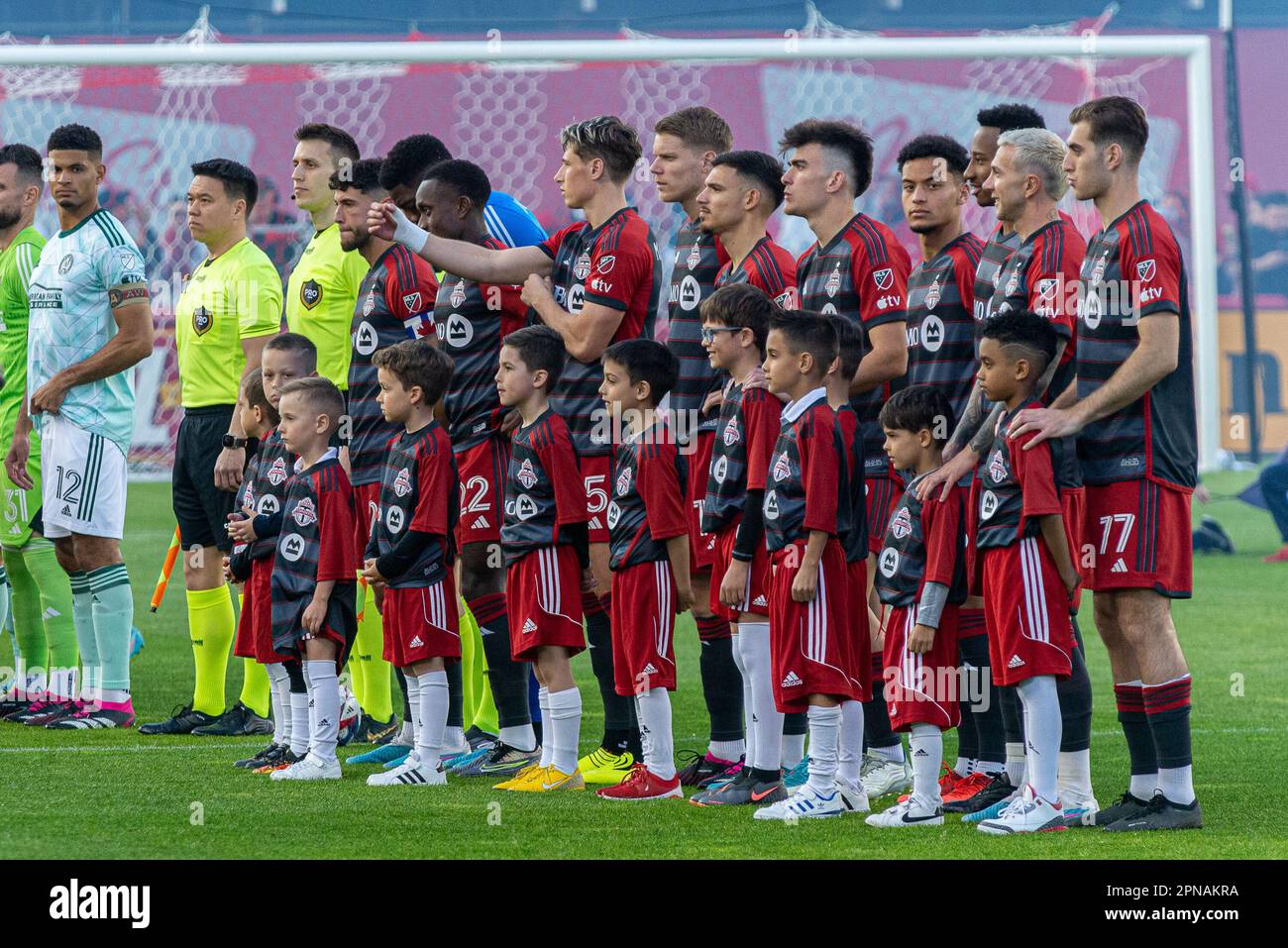 Toronto, ONTARIO, Kanada - 15. April: Toronto FC-Spieler auf dem Spielfeld vor dem regulären MLS-Saisonspiel 2023 zwischen Toronto FC (Kanada) und Atlanta Unit Stockfoto