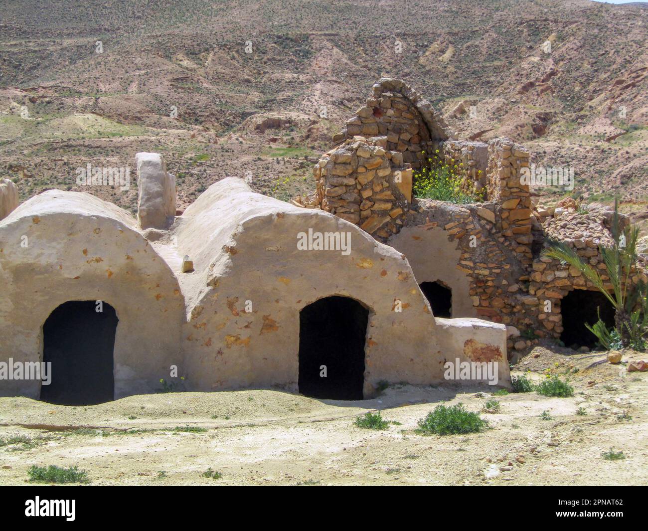 Entdecken Sie Beni Khedache, eine südtunesische Stadt zwischen Djebel Dahar und Grand Erg Oriental Stockfoto