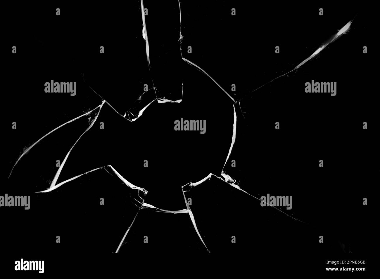 Konzept des Glasbruchs mit Loch für Design auf schwarzem Hintergrund Stockfoto