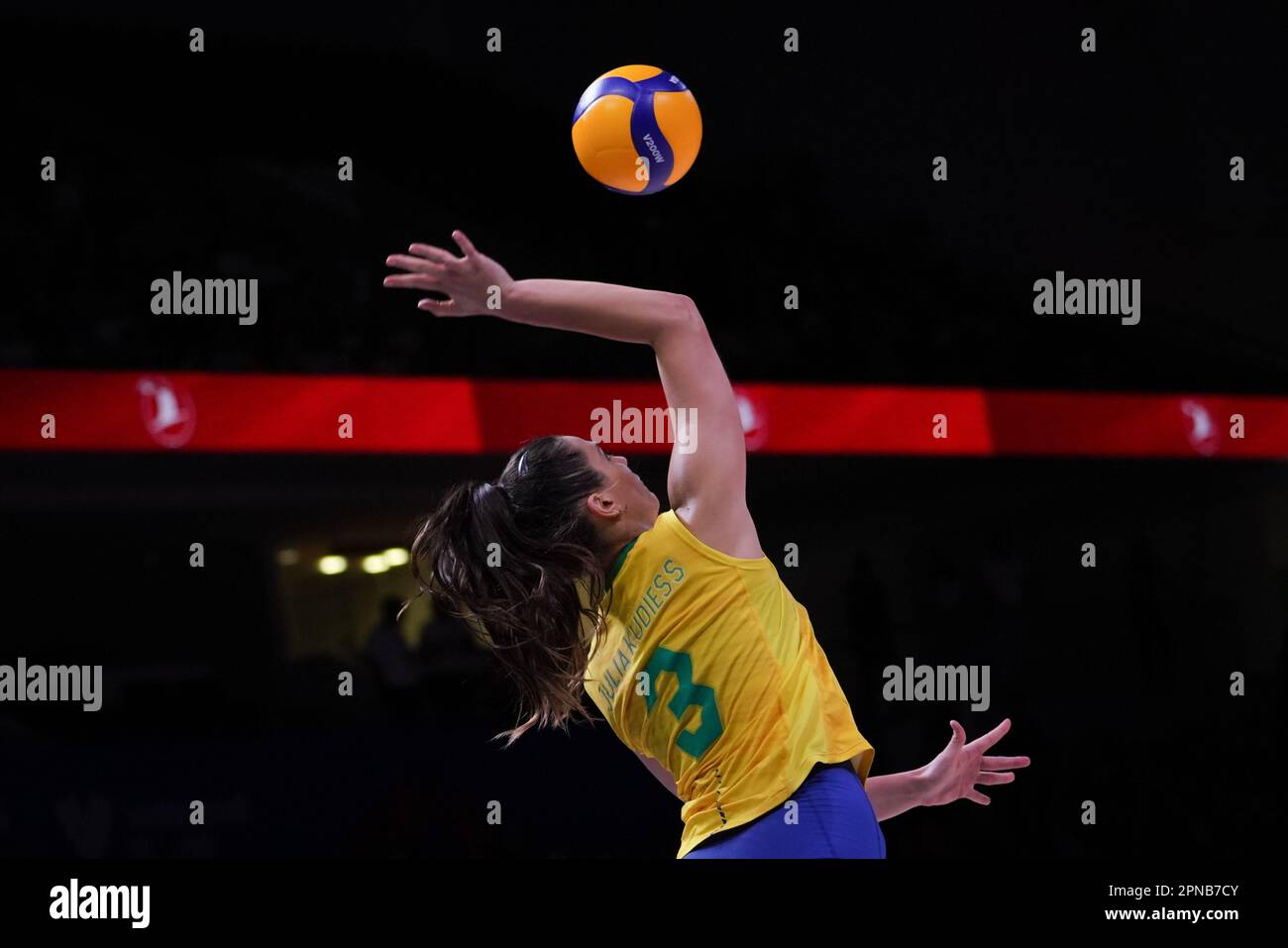ANKARA, TURKIYE - 13. JULI 2022: Gambatto Kudiess Julia spielt während des VNL-Viertelfinalspiels Brasilien gegen Japan in der Ankara Arena Stockfoto