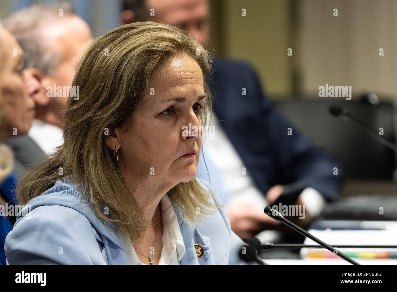 New York, Usa. 17. April 2023. Kongressabgeordnete Madeleine Dean (D) nimmt an der Feldbesichtigung des Justizkomitees zum Thema Gewaltverbrechen in New York City im Javits Federal Building Teil (Foto von Lev Radin/Pacific Press) Kredit: Pacific Press Media Production Corp./Alamy Live News Stockfoto