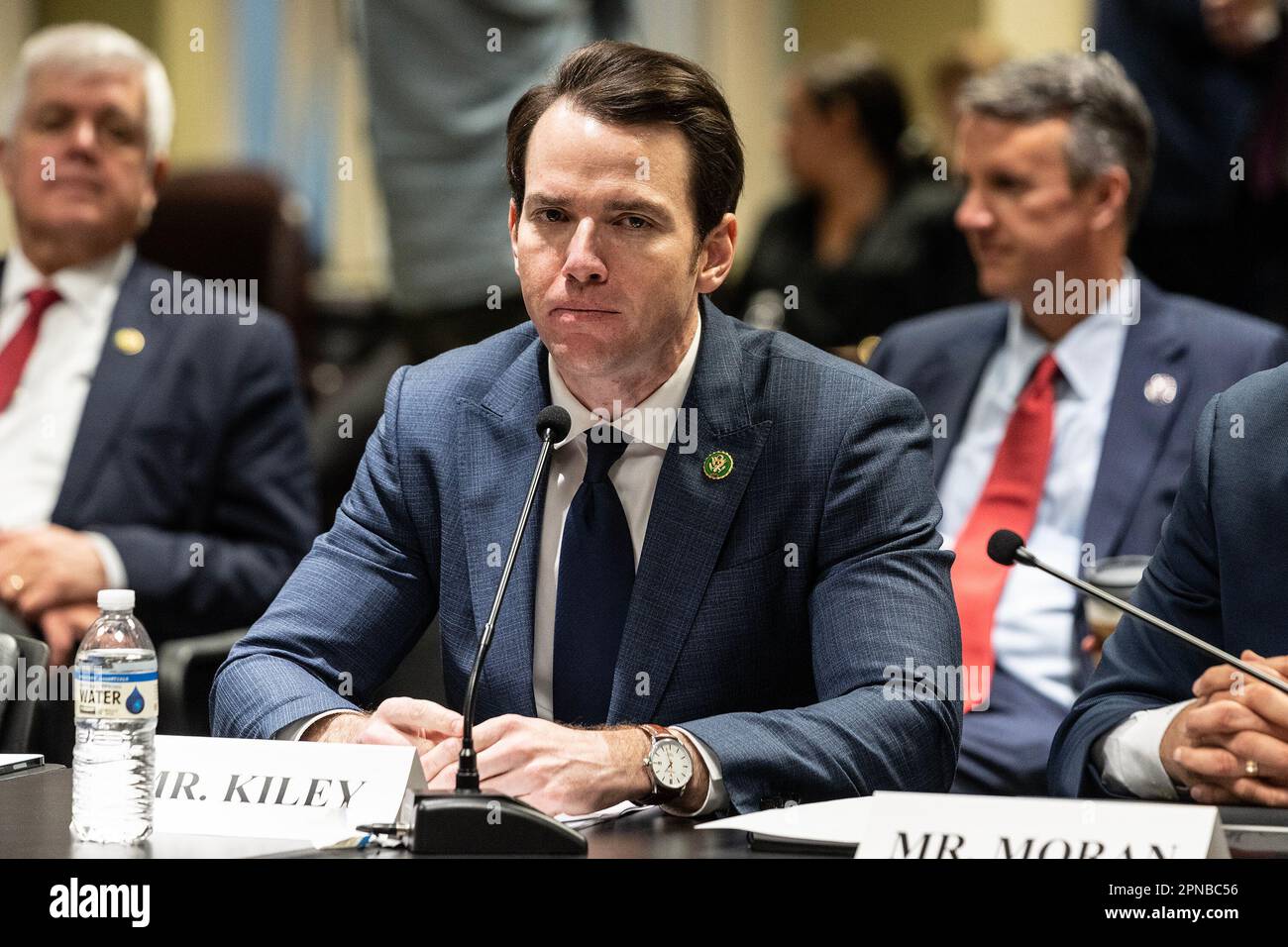 New York, New York, USA. 17. April 2023. Kongressabgeordneter Kevin Kiley (R) nimmt an der Anhörung des House Judiciary Committee vor Ort zu Gewaltverbrechen in New York City im Javits Federal Building (Kreditbild: © Lev Radin/Pacific Press via ZUMA Press Wire) TEIL, NUR REDAKTIONELLE VERWENDUNG! Nicht für den kommerziellen GEBRAUCH! Stockfoto