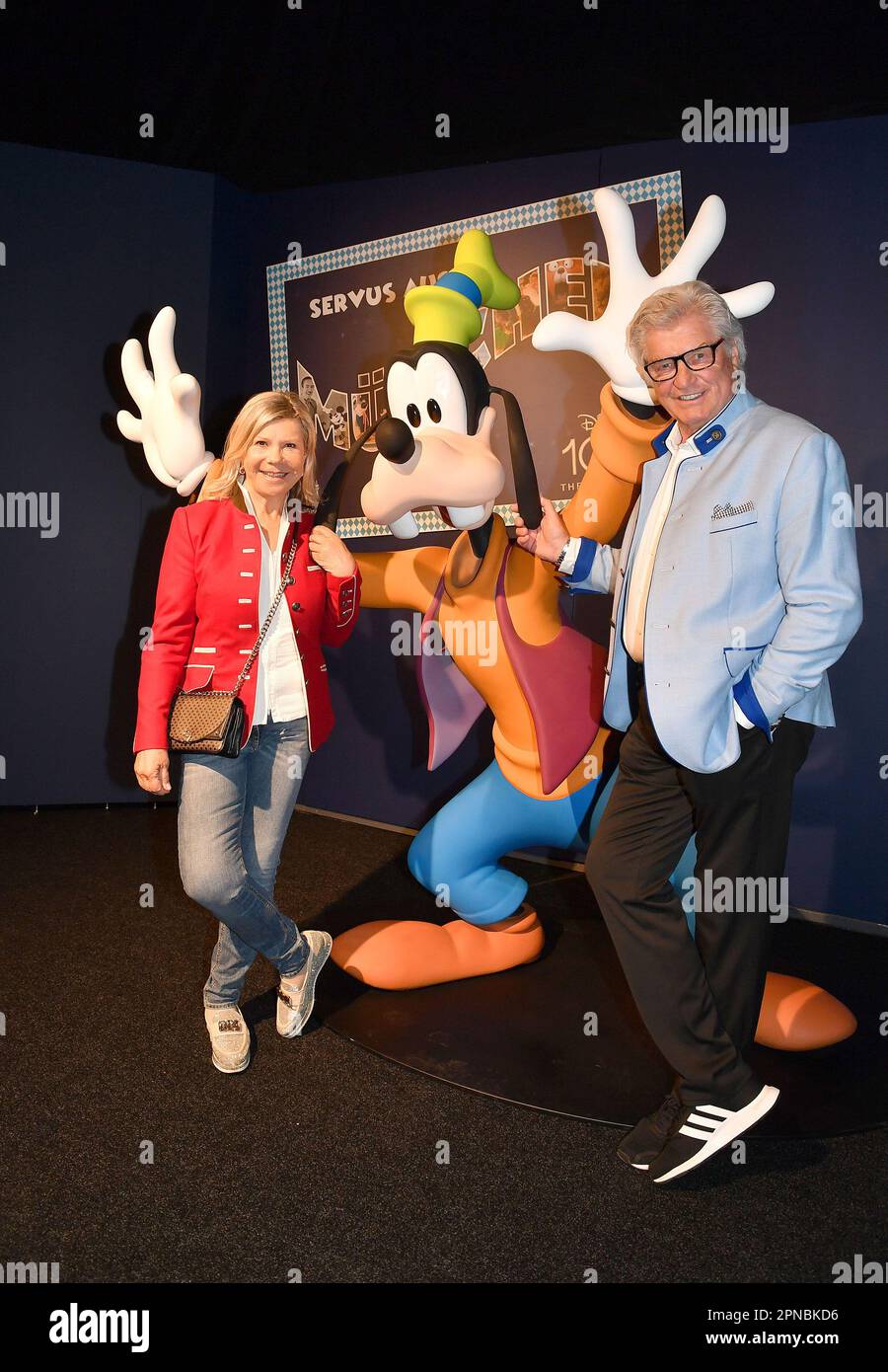 Marianne Hartl und Michael Hartl bei der Europameisterschaft „Disney100: Die Ausstellung“ in der Olympiahalle am 17. April 2023 in München Stockfoto