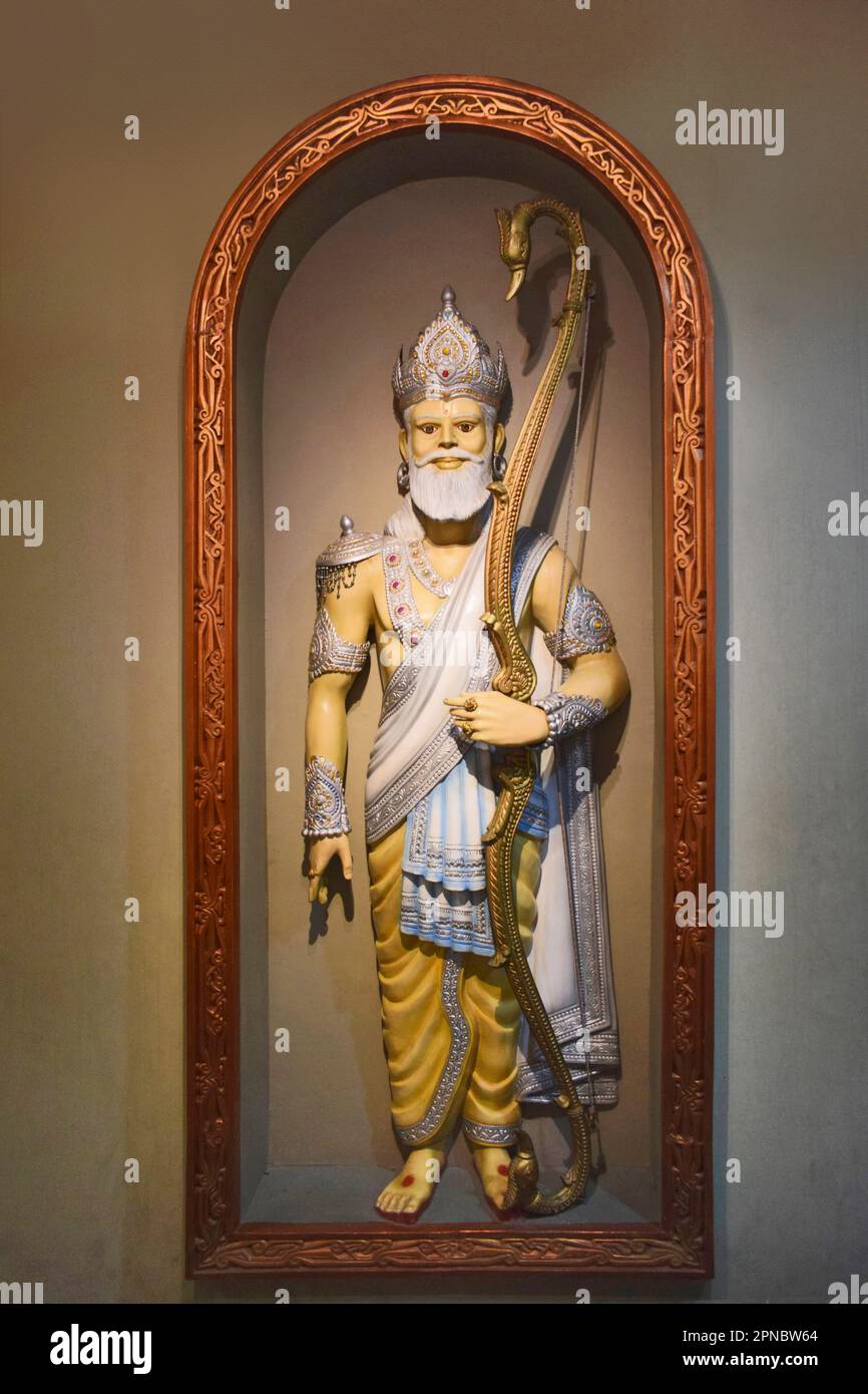 Die Statue von Dashrath in der Filmstadt Ramoji in Hyderabad, Indien, Vater von Lord Rama aus dem alten indischen Epos Ramayana Stockfoto