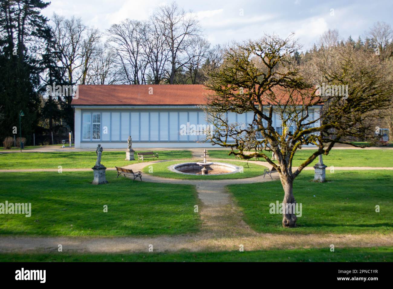 Wolfegg, Deutschland - 2023: Schloss Wolfegg, die orangerie im Park Stockfoto