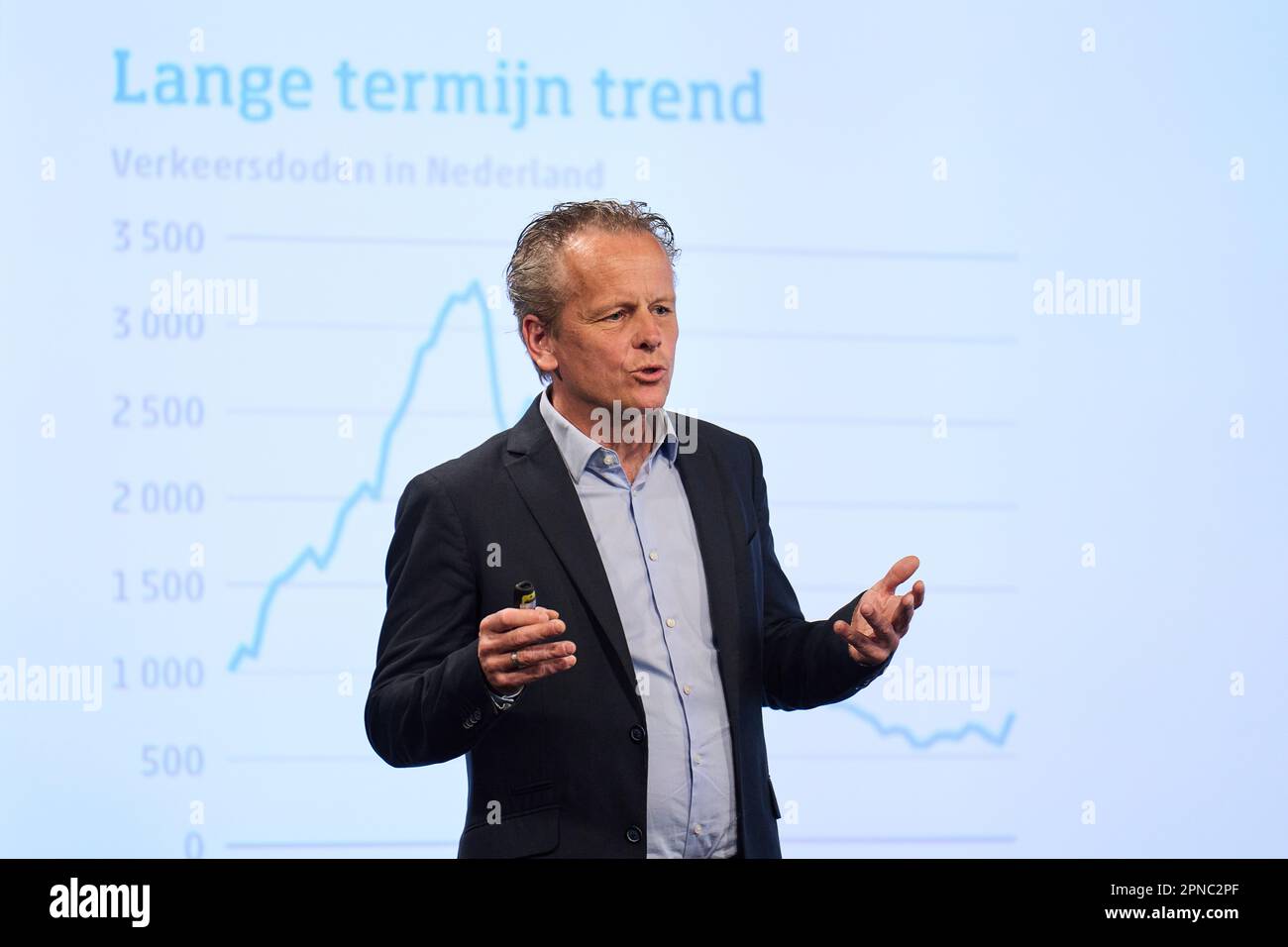 DEN HAAG - Ruben van Gaalen (CBS) während einer Pressekonferenz der Verkehrssicherheitskoalition und der CBS über die Zahl der Verkehrstoten im Jahr 2022. Die Zahl der Verkehrstoten stieg letztes Jahr um mehr als ein Viertel. Vor allem Radfahrer über 75 Jahren sind häufiger Opfer. ANP PHIL NIJHUIS niederlande raus - belgien raus Stockfoto