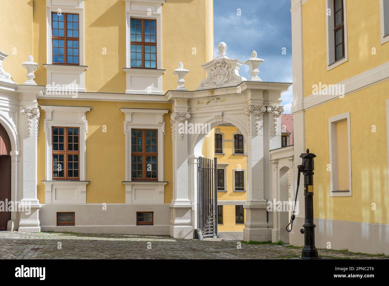 Detail eines barocken Gebäudes am Domplatz in Magdeburg, Sachsen-Anhalt Stockfoto