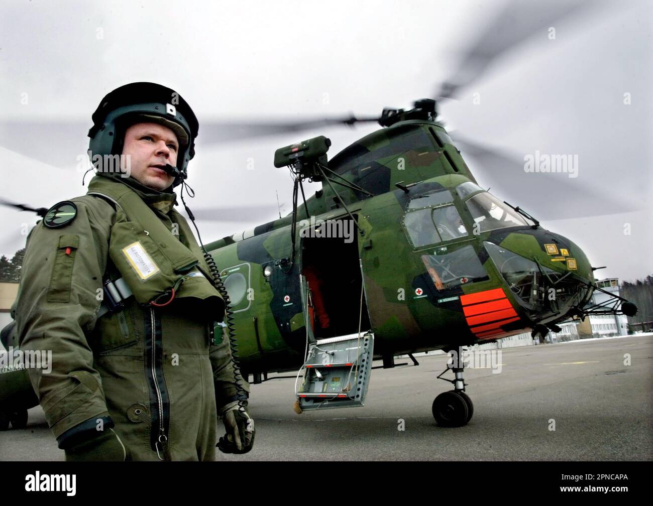Helikopter 4 der schwedischen Luftwaffe, HKP 4, vom Helikopter-Bataillon, Marinestützpunkt Berga. HKP 4 wurde bei der U-Boot-Jagd und bei Rettungsmissionen wie der Estonia-Katastrophe eingesetzt. Auf dem Bild: Hier während einer Mission im Stockholmer Archipel. Stockfoto