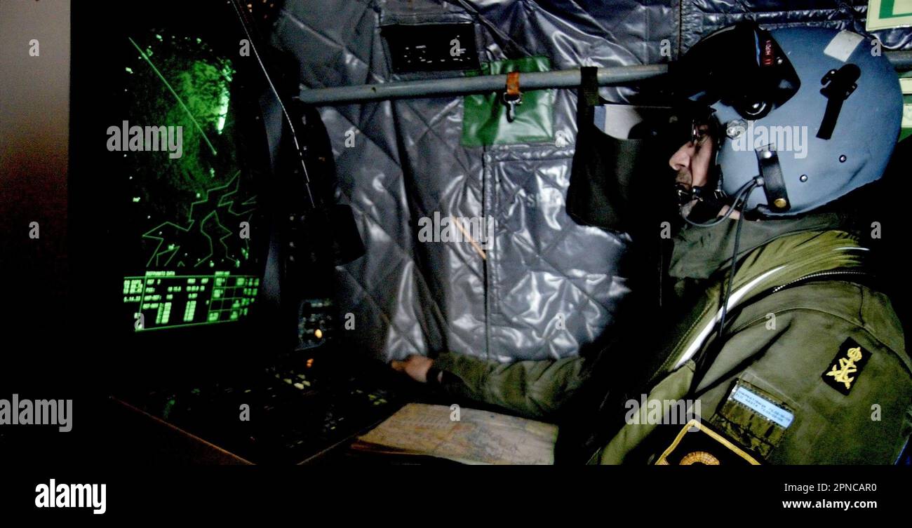 Helikopter 4 der schwedischen Luftwaffe, HKP 4, vom Helikopter-Bataillon, Marinestützpunkt Berga. HKP 4 wurde bei der U-Boot-Jagd und bei Rettungsmissionen wie der Estonia-Katastrophe eingesetzt. Auf dem Bild: Hier während einer Mission im Stockholmer Archipel. Stockfoto
