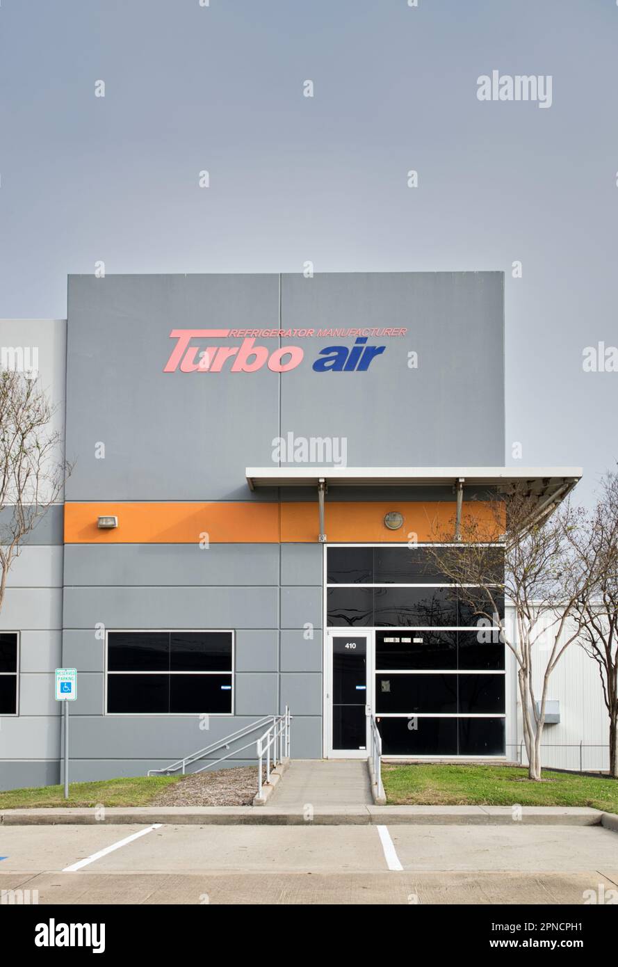 Houston, Texas, USA 02-25-2023: Turbo Air Business Exterieur in Houston, TX. Hauptsitz des Kühlschrankherstellers. Stockfoto