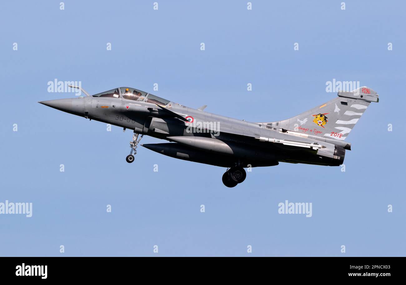 Der Kampfflieger der französischen Luftwaffe Dassault Rafale trifft am Luftstützpunkt Leeuwarden ein. Niederlande - 19. April 2018 Stockfoto