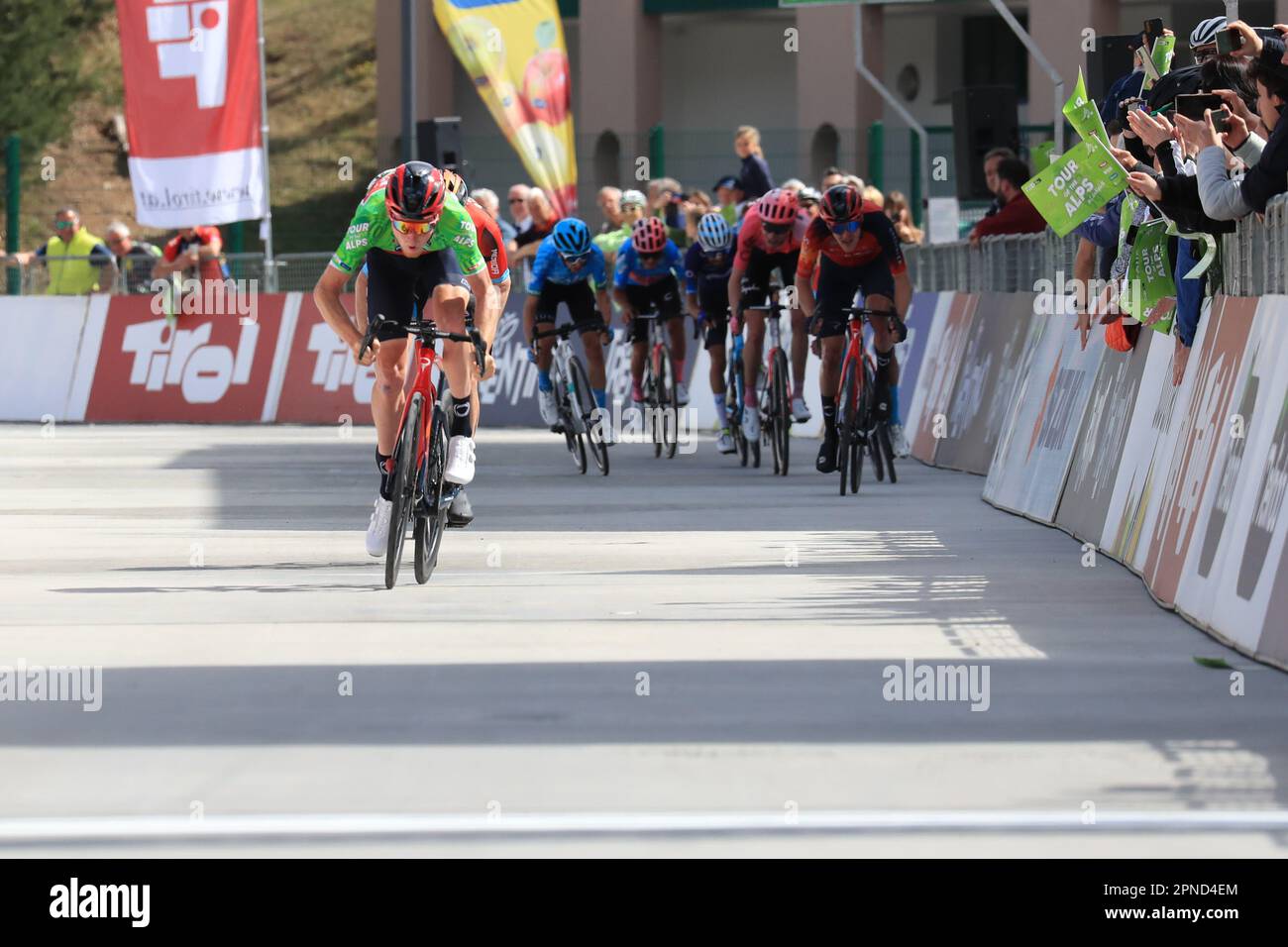 18. April 2023, Ritten, Italien; UCI Tour of the Alps Road Cycling Race, zweite Etappe von Reith im Alpbachtal nach Ritten; Tao GEOGHEGAN hart Stockfoto