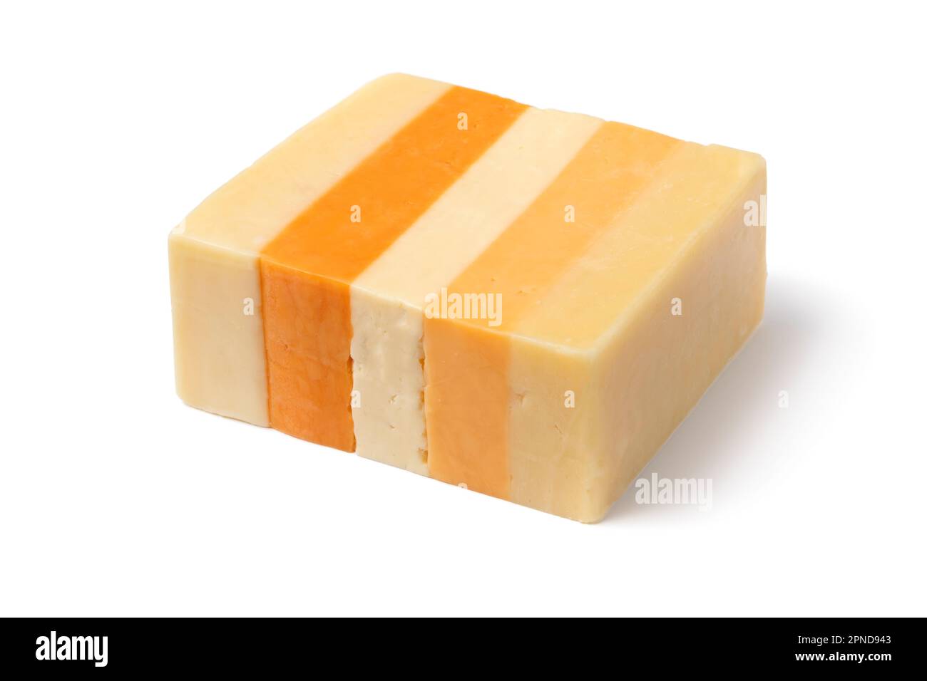 Ein Stück English Classic Five, eine Variante Cheddar Käse, isoliert auf weißem Hintergrund für einen Snack aus nächster Nähe Stockfoto
