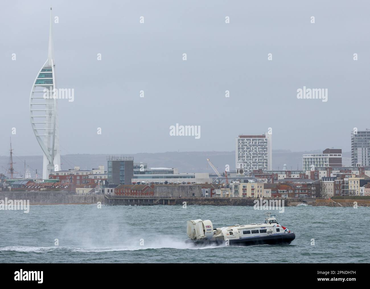 Solent Flyer Hovercraft kommt in Portsmouth an. Stockfoto