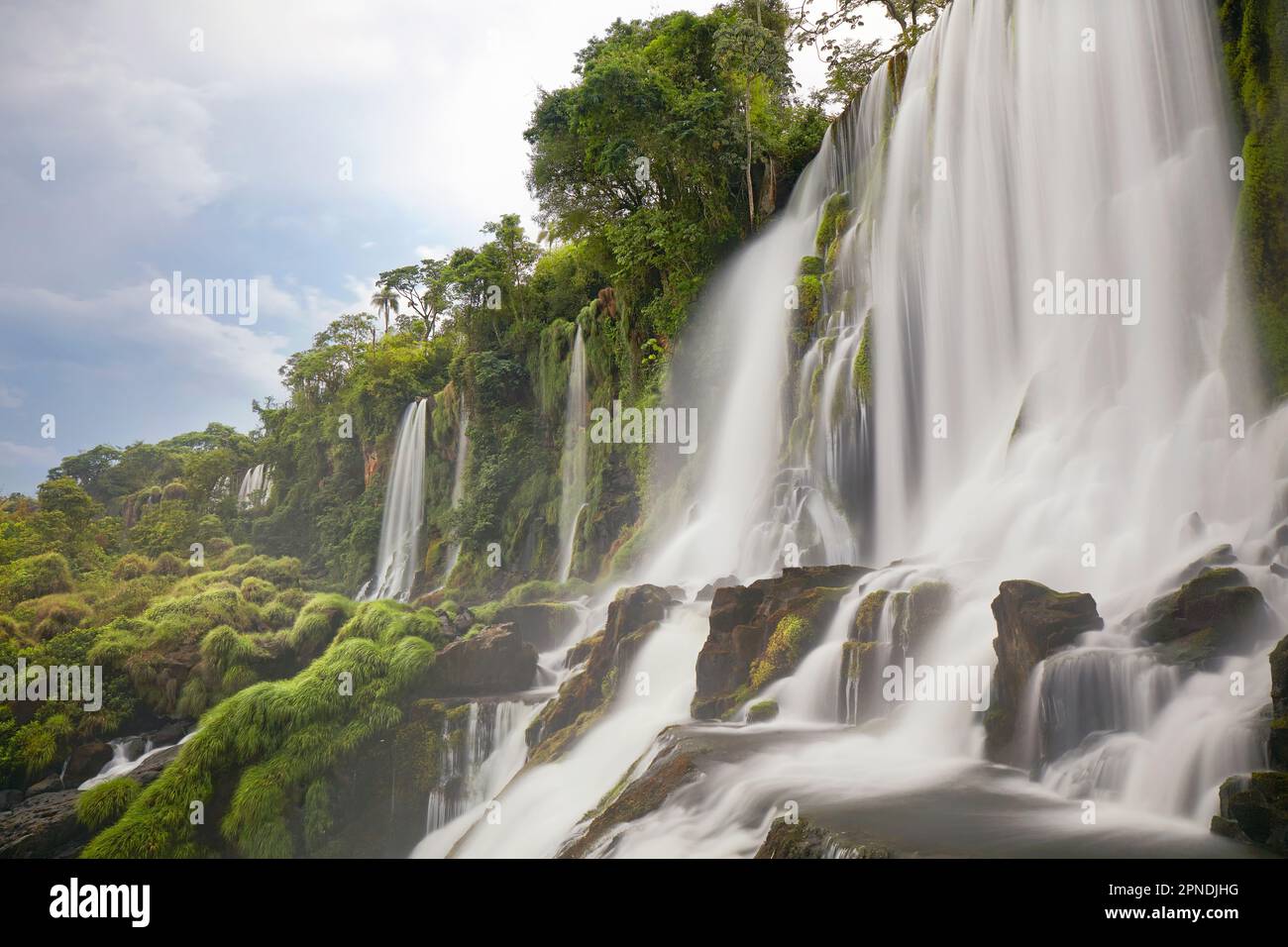 Der „Salto Ramirez“-Wasserfall im Iguazu-Nationalpark, Misiones, Argentinien. Stockfoto