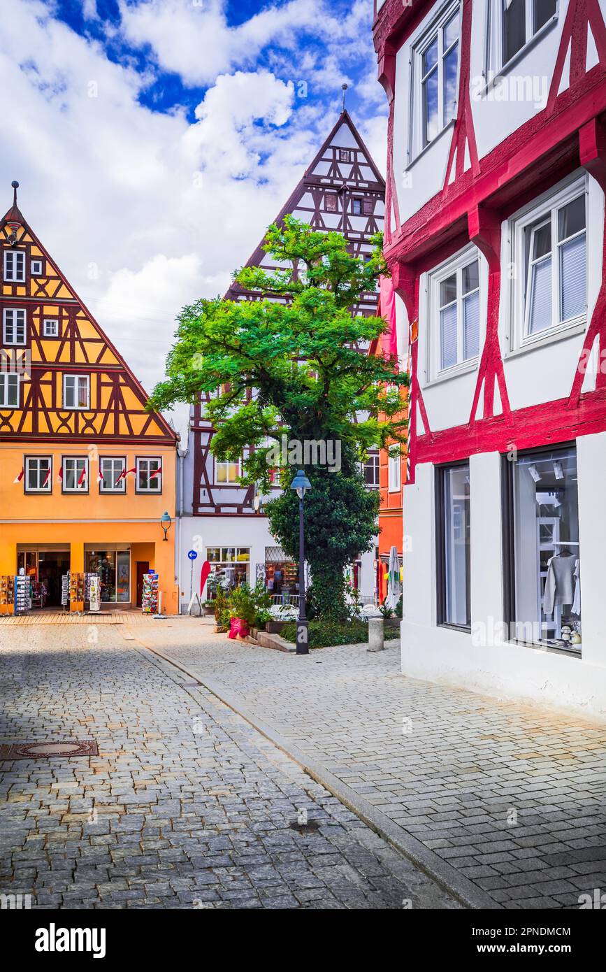 Nordlingen, Deutschland. Malerische Stadt im Herzen Bayerns, einer der am besten erhaltenen befestigten deutschen Städte. Stockfoto