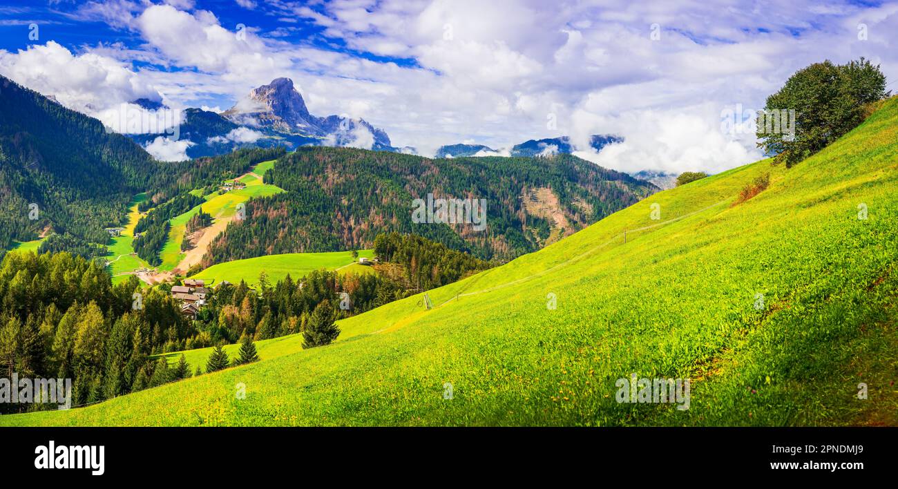 Südtirol, Italien. San Vigilio di Marebbe ist ein malerisches Dorf in den Dolomiten von Bozen, bekannt für Skifahren, Wandern und atemberaubende na Stockfoto