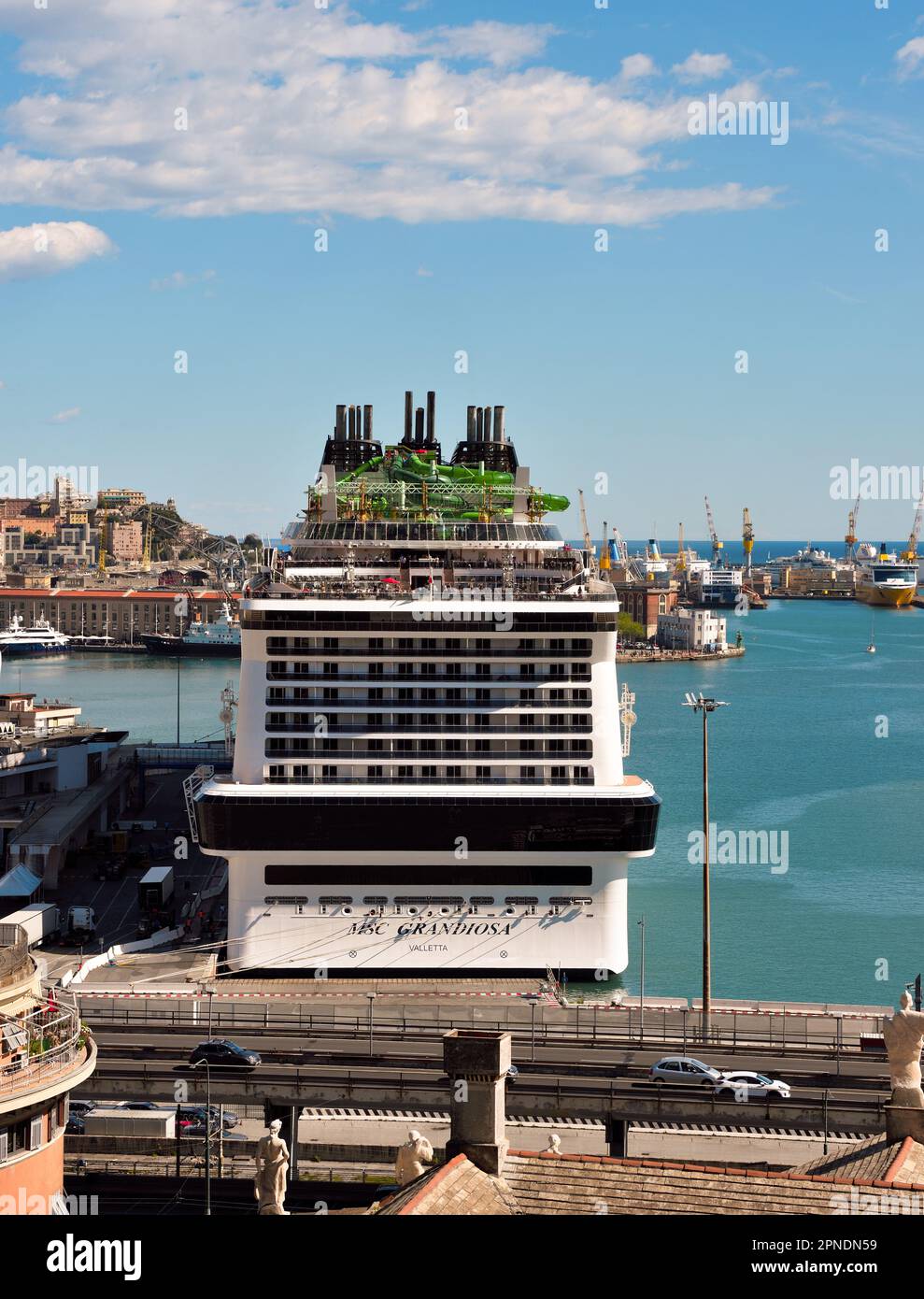 Das Kreuzfahrtschiff MSC grandiosa im Hafen von Genua 16. April 2023 Genua Italien Stockfoto