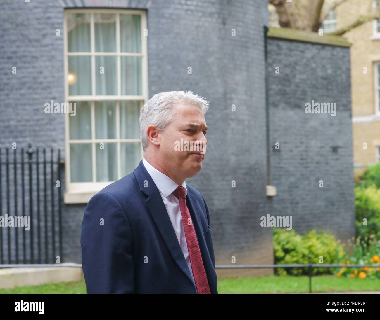 RT Hon Steve Barclay, Secretary of State for Health, verlässt die Downing Street nach der wöchentlichen Kabinettssitzung. Stockfoto