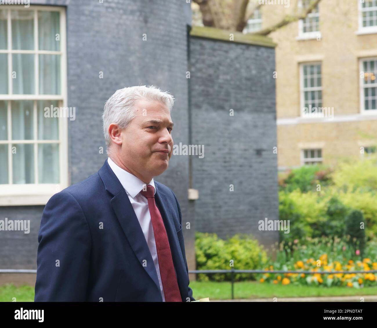 RT Hon Steve Barclay, Secretary of State for Health, verlässt die Downing Street nach der wöchentlichen Kabinettssitzung. Stockfoto