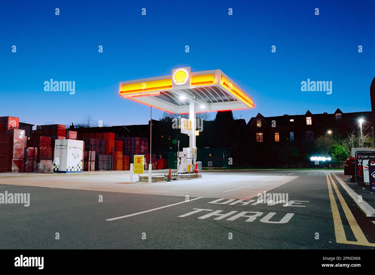 Shell-Tankstelle für Lastkraftwagen, nur Diesel, Vorplatz und Schutzdach, Manchester Road, Bolton, England, Großbritannien Stockfoto