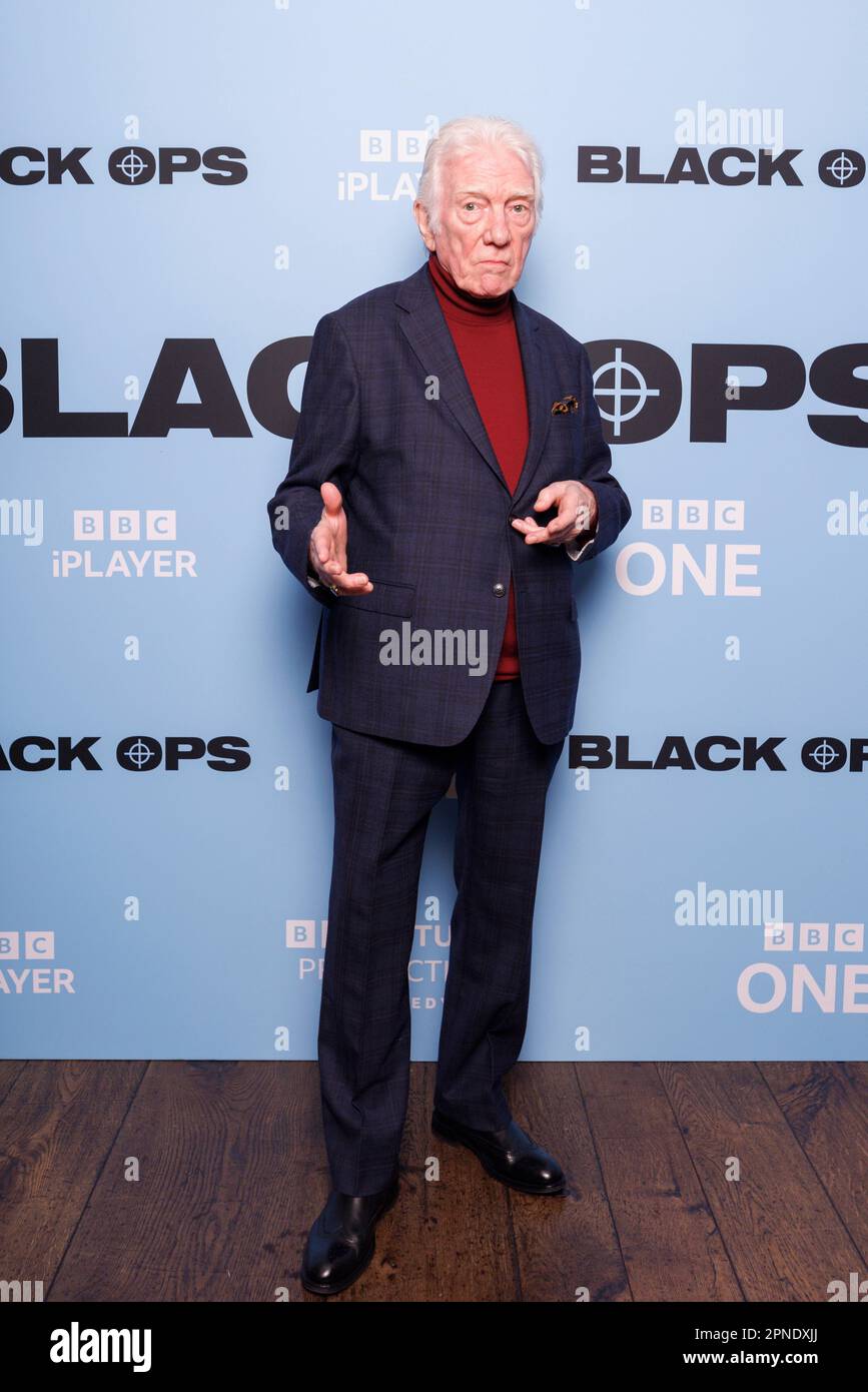 Pressemitteilung für BLACK OPS, neue Comedy-Serie auf BBC One und BBC iPlayer, produziert von BBC Studios Comedy. Alan Ford beim Start. Stockfoto