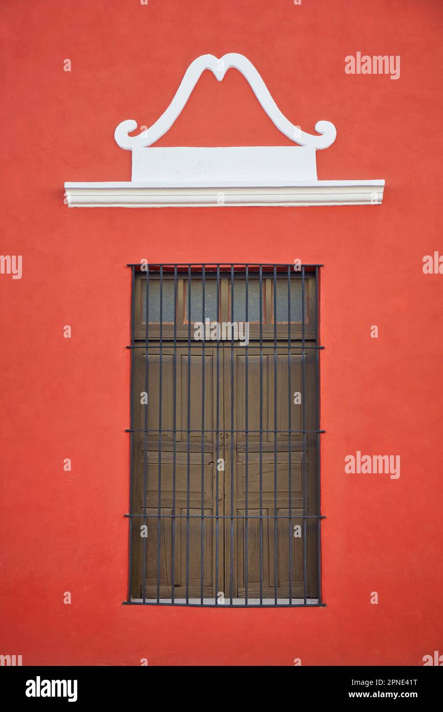 Ein Detail im Kolonialstil über der Fassade eines Hauses in Merida, Yucatan, Mexiko. Stockfoto