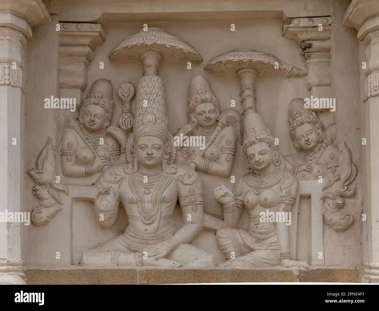Nahaufnahme der alten Skulptur im historischen Kailasanatha-Tempel, Kanchipuram (Kancheepuram Kanjivaram), Tamil-Nadu, Indien. Stockfoto