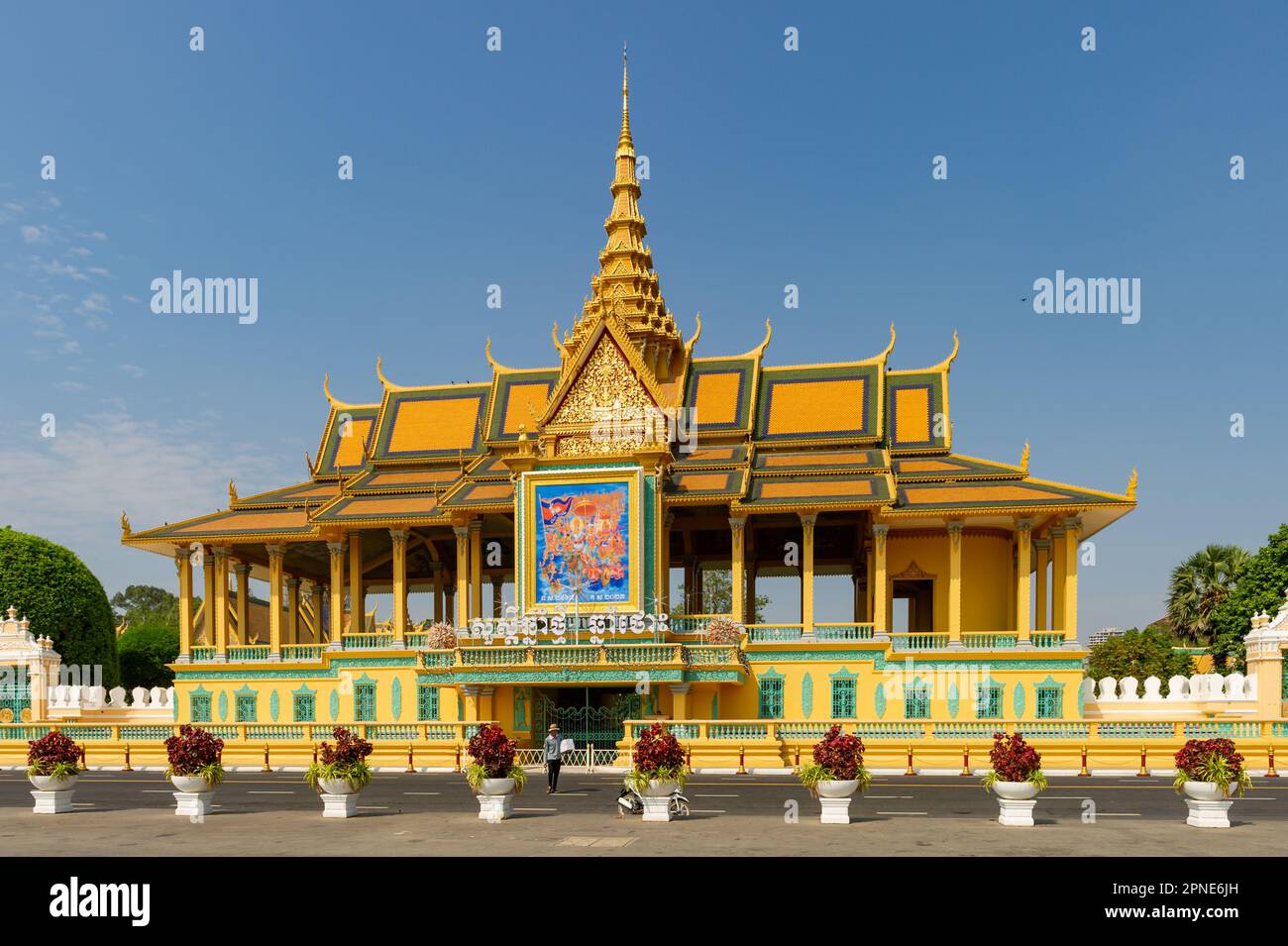 Der Königspalast von Kambodscha an einem sonnigen Tag ohne Menschen, Phnom Penh, Kambodscha Stockfoto