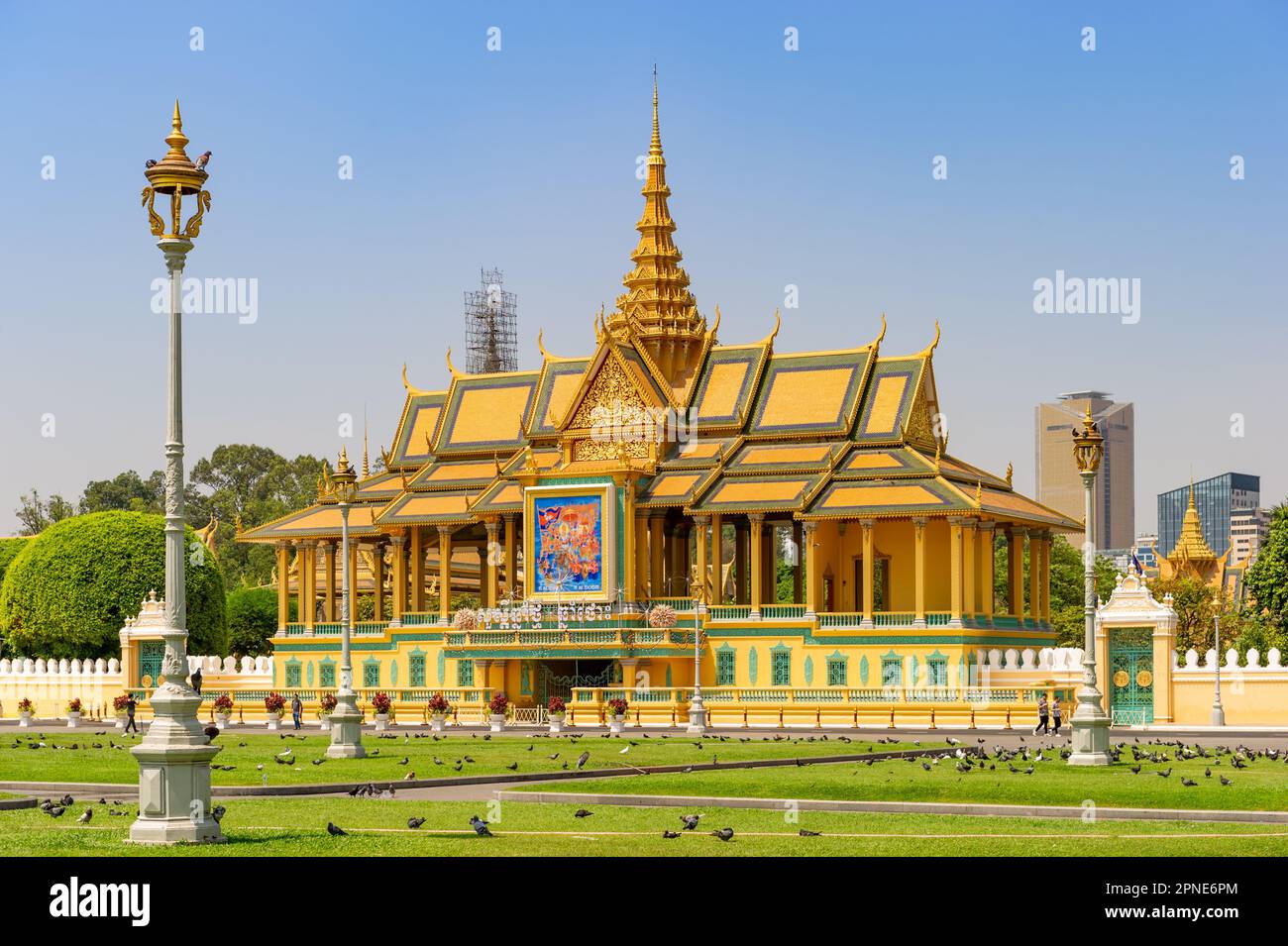 Der Königspalast von Kambodscha an einem sonnigen Tag ohne Menschen, Phnom Penh, Kambodscha Stockfoto