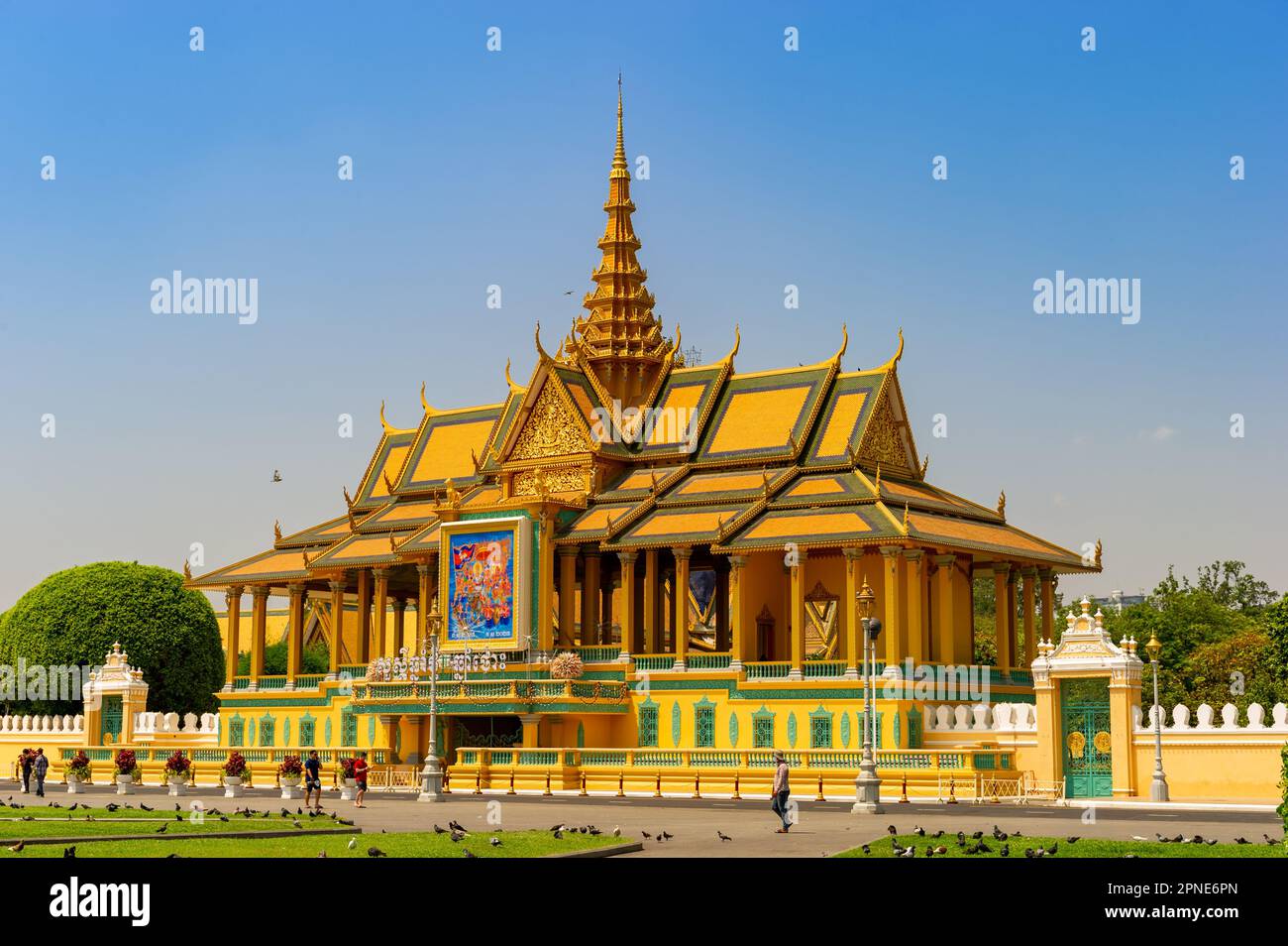 Der Königspalast von Kambodscha an einem sonnigen Tag ohne Menschen, Phnom Penh, Kambodscha Stockfoto