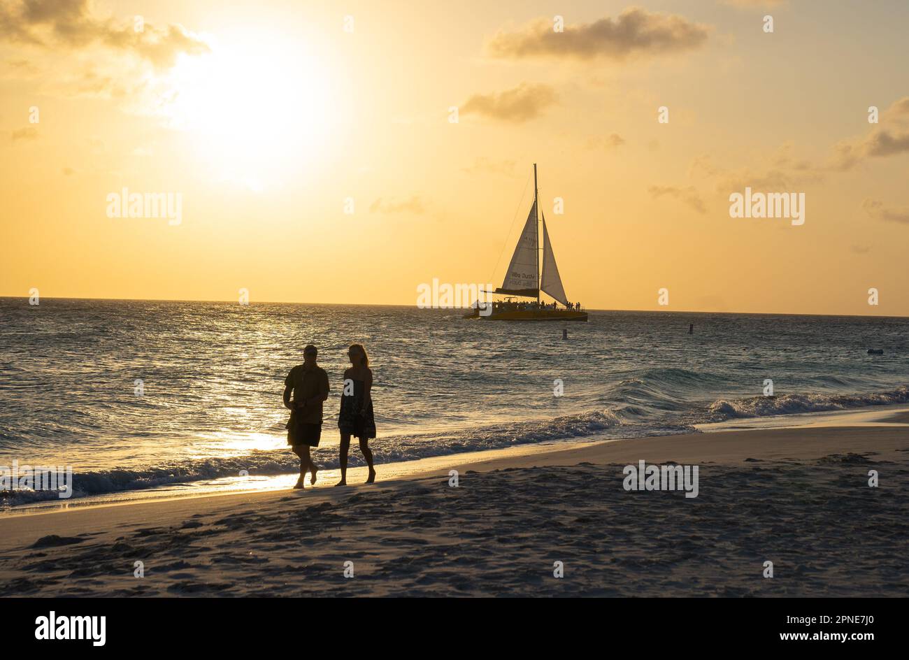 Sonnenuntergang am Strand in Aruba Stockfoto