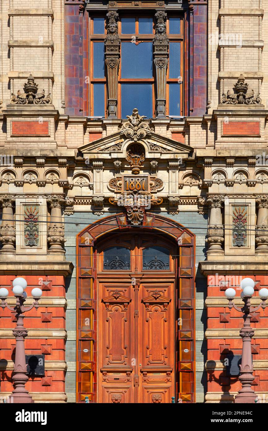 Der Haupteingang des „Palacio de Aguas Corrientes“ im französischen Renaissance-Architekturstil, Balvanera, Buenos Aires, Argentinien. Der Palast war CO Stockfoto