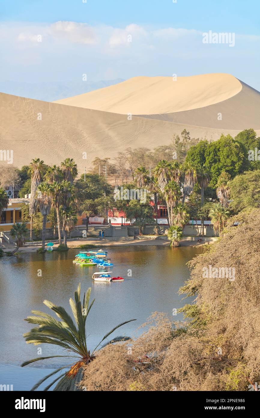 Die Oase von Huacachina, Ica, Peru. Stockfoto