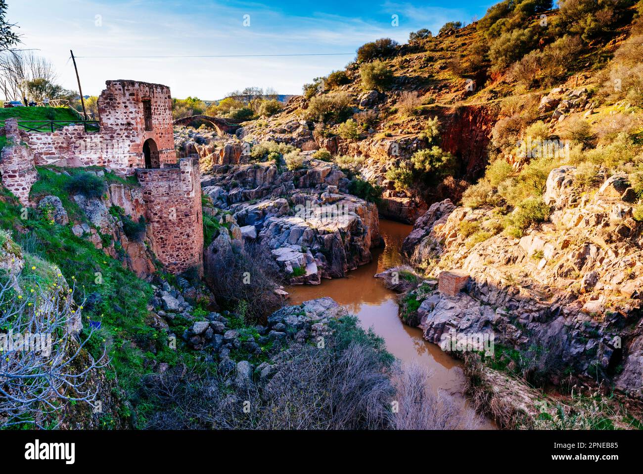 Das Naturdenkmal El Piélago beherbergt einen wunderschönen Abschnitt des Flusses Guarrizas mit außergewöhnlichem natürlichen und historischen Wert. Linares, Jaén, Andalucí Stockfoto