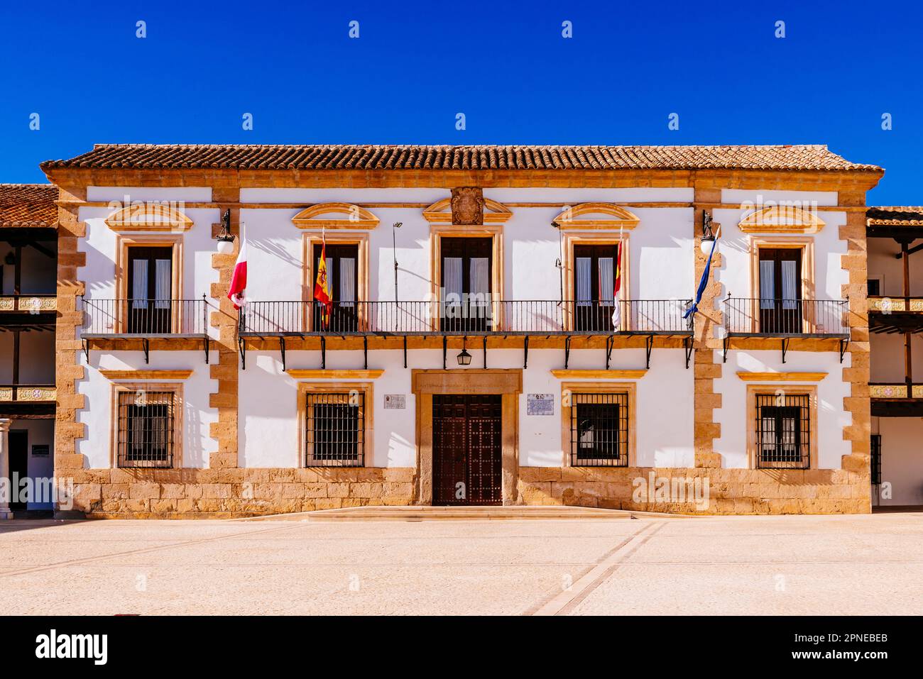 Rathaus auf dem Hauptplatz - Plza Mayor. Tembleque, Toledo, Castilla-La Mancha, Spanien, Europa Stockfoto