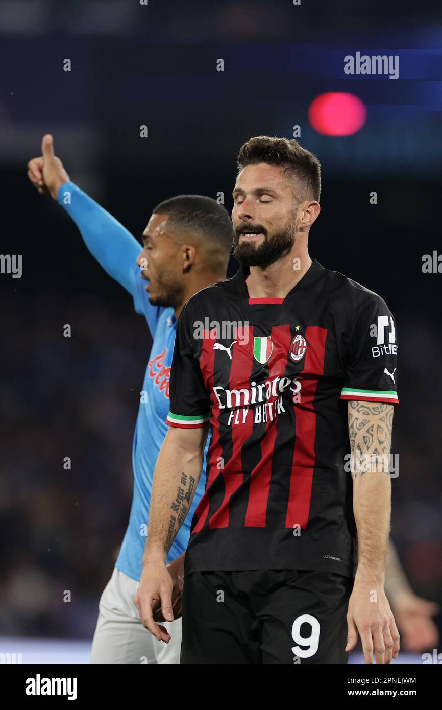 Neapel, Italien. 18. April 2023. Olivier Giroud vom AC Mailand enttäuscht nach einer Strafe während des Champions League-Fußballspiels zwischen SSC Napoli und AC Mailand im Diego Armando Maradona Stadion in Neapel (Italien), April 18. 2023. Kredit: Insidefoto di andrea staccioli/Alamy Live News Stockfoto