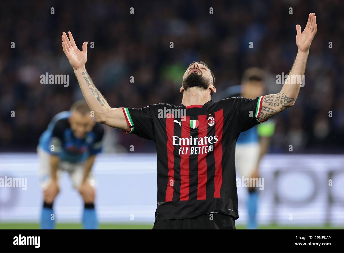 Neapel, Italien. 18. April 2023. Olivier Giroud vom AC Mailand feiert seine Feier, nachdem er im April 18. 2023 im Diego Armando Maradona Stadion in Neapel (Italien) das Tor von 0-1 beim Champions League-Fußballspiel zwischen SSC Napoli und AC Mailand erzielt hat. Kredit: Insidefoto di andrea staccioli/Alamy Live News Stockfoto