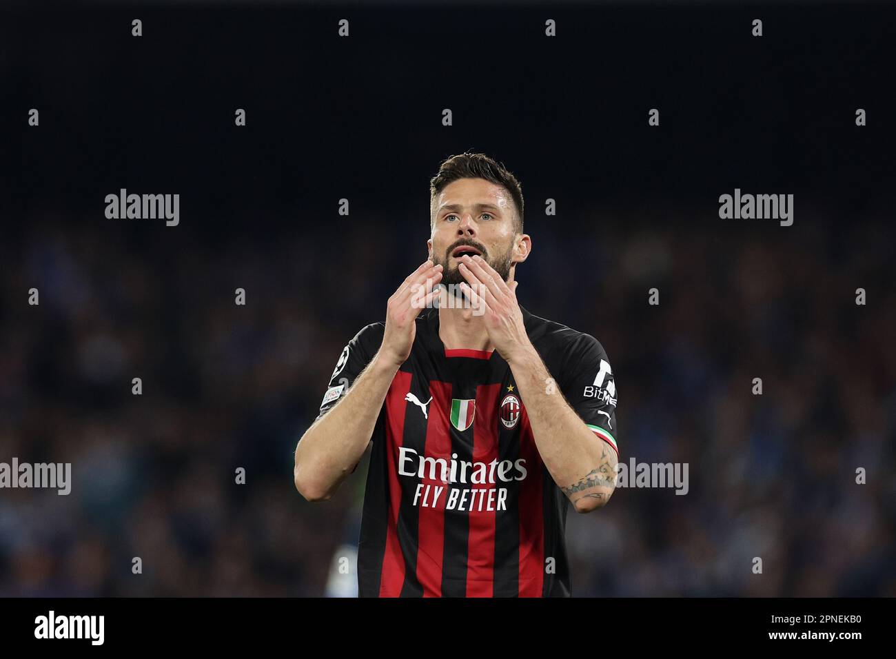 Neapel, Italien. 18. April 2023. Olivier Giroud vom AC Mailand feiert seine Feier, nachdem er im April 18. 2023 im Diego Armando Maradona Stadion in Neapel (Italien) das Tor von 0-1 beim Champions League-Fußballspiel zwischen SSC Napoli und AC Mailand erzielt hat. Kredit: Insidefoto di andrea staccioli/Alamy Live News Stockfoto