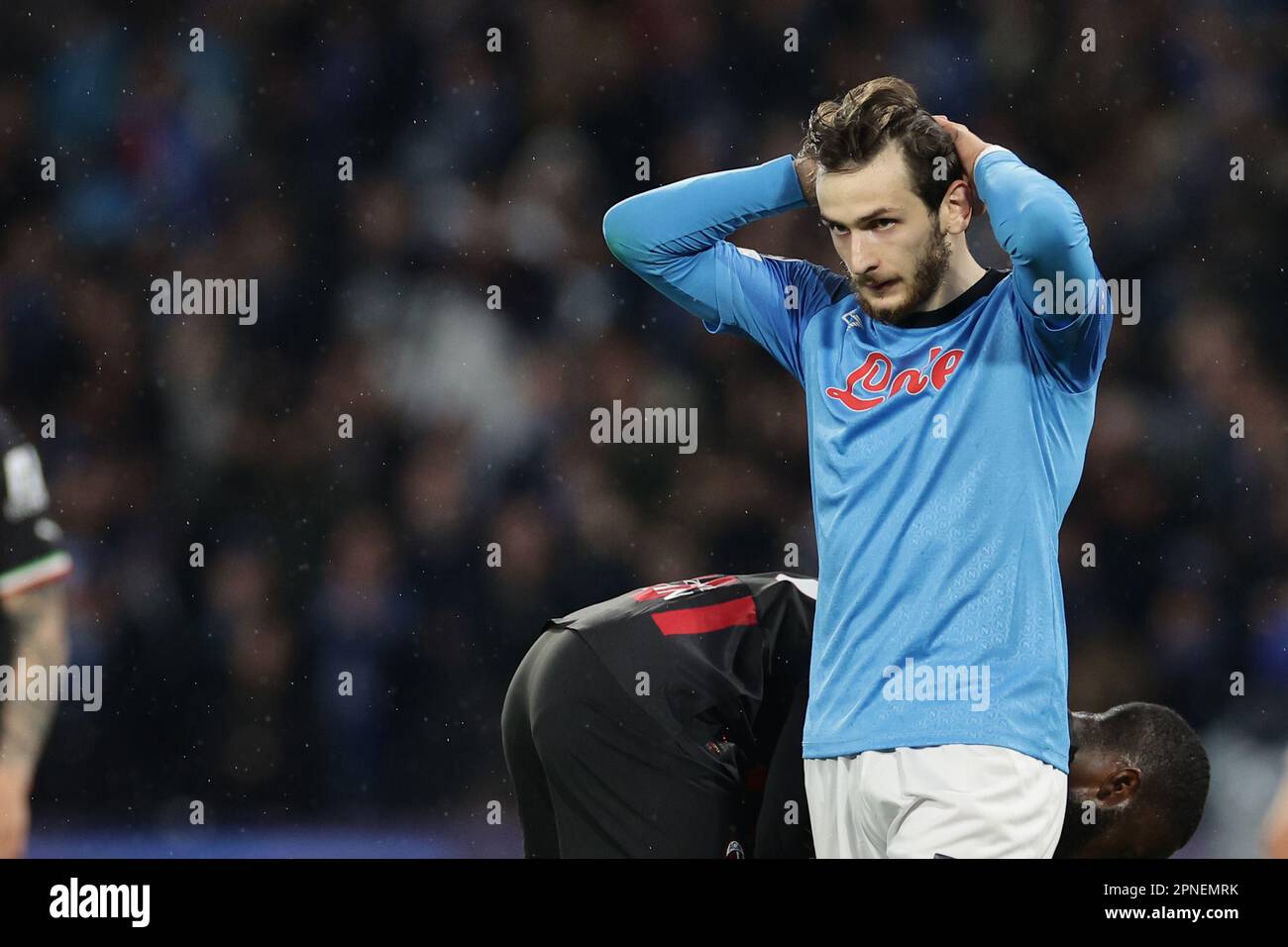 Neapel, Italien. 18. April 2023. Chvicha Kvaratskhelia von SSC Napoli Dejection während des Champions League-Fußballspiels zwischen SSC Napoli und AC Milan im Diego Armando Maradona Stadion in Neapel (Italien), April 18. 2023. Kredit: Insidefoto di andrea staccioli/Alamy Live News Stockfoto