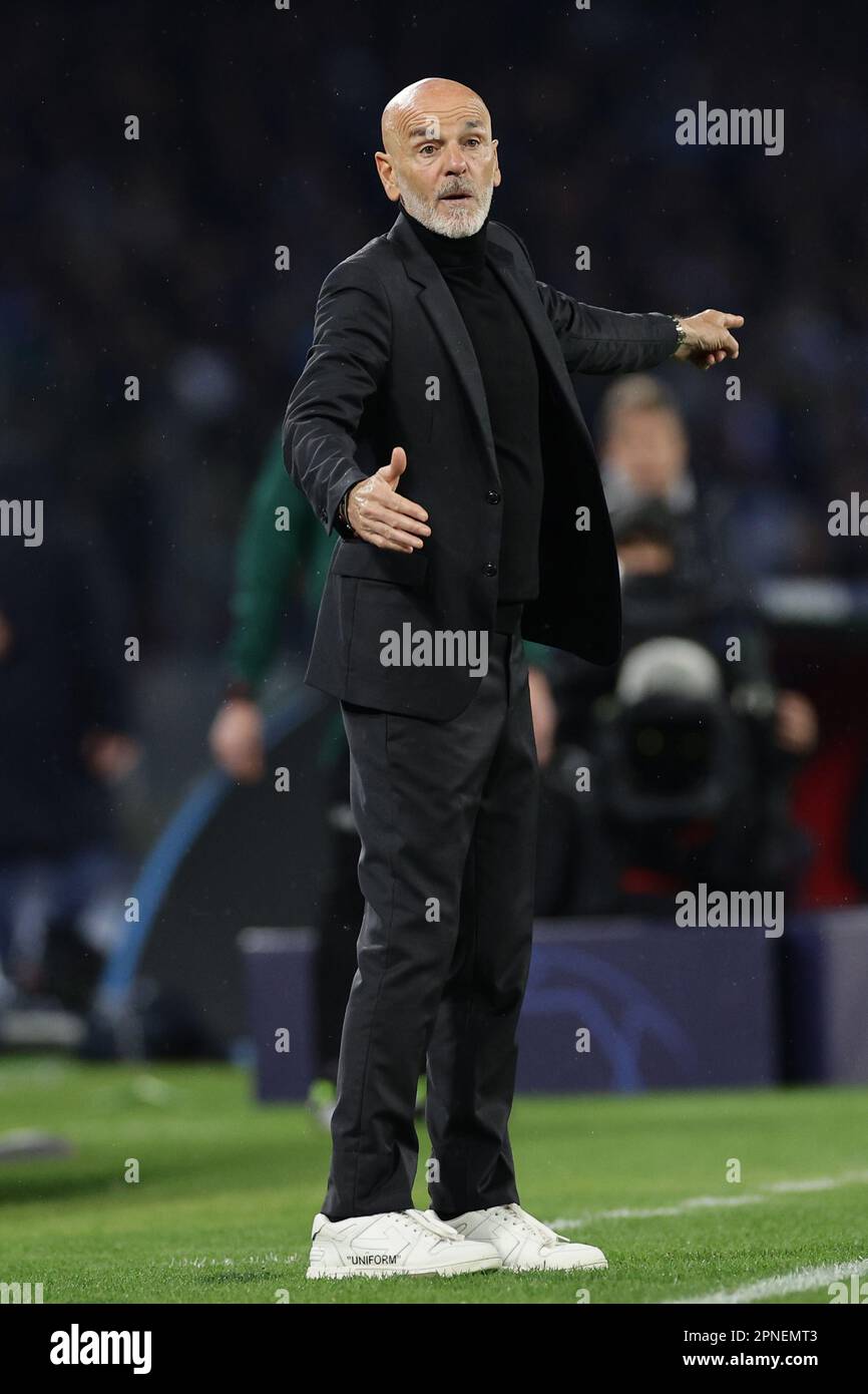 Neapel, Italien. 18. April 2023. Stefano Pioli Cheftrainer des AC Mailand während des Champions League-Fußballspiels zwischen SSC Napoli und AC Mailand im Diego Armando Maradona Stadion in Neapel (Italien), April 18. 2023. Kredit: Insidefoto di andrea staccioli/Alamy Live News Stockfoto