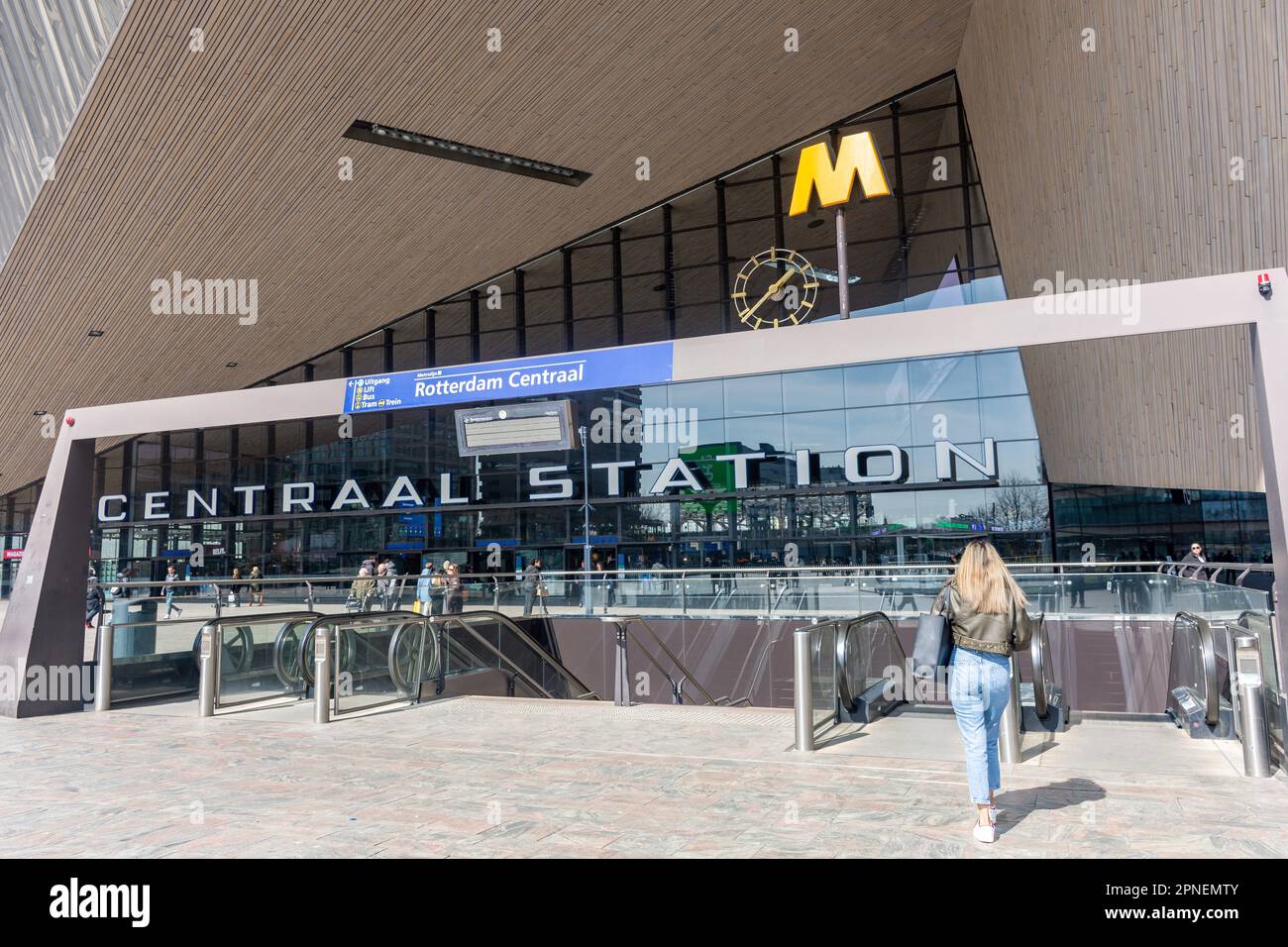 Eintritt zur U-Bahn, Rotterdam Centraal Station, Stationsplein, Rotterdam Centrum, Rotterdam, Provinz Südholland, Königreich der Niederlande Stockfoto