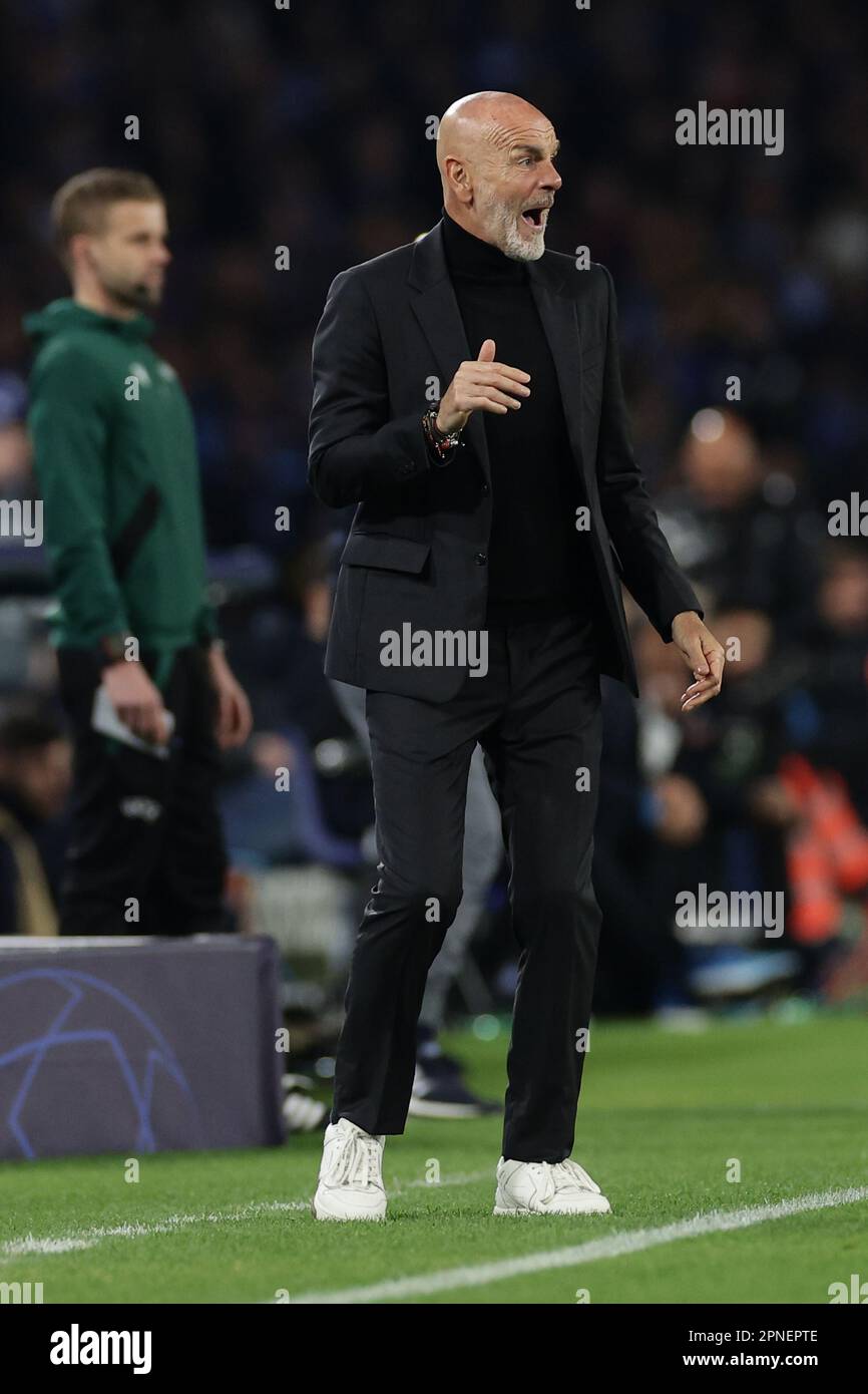Neapel, Italien. 18. April 2023. Stefano Pioli Cheftrainer des AC Mailand während des Champions League-Fußballspiels zwischen SSC Napoli und AC Mailand im Diego Armando Maradona Stadion in Neapel (Italien), April 18. 2023. Kredit: Insidefoto di andrea staccioli/Alamy Live News Stockfoto