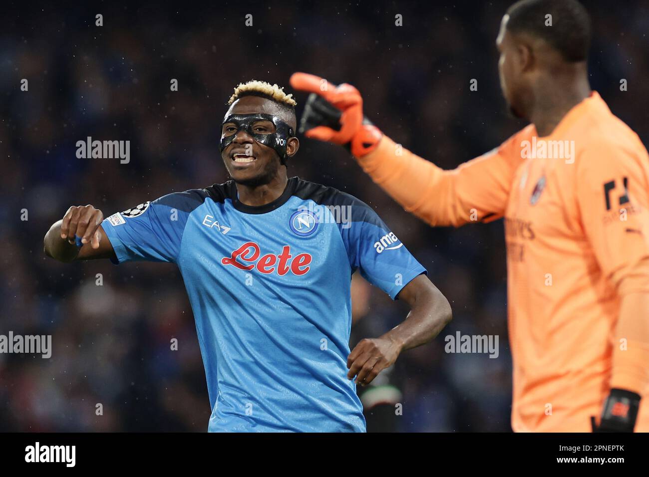 Neapel, Italien. 18. April 2023. Victor Osimhen von SSC Napoli reagiert während des Champions League-Fußballspiels zwischen SSC Napoli und AC Mailand im Diego Armando Maradona Stadion in Neapel (Italien), April 18. 2023. Kredit: Insidefoto di andrea staccioli/Alamy Live News Stockfoto