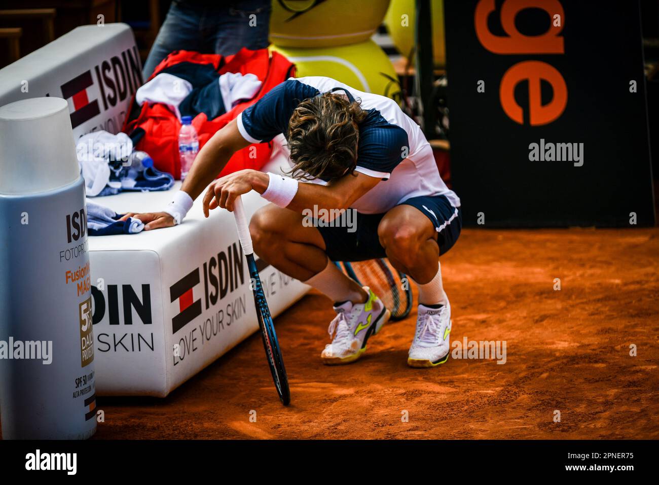 Barcelona, Spanien. 18. April 2023. Feliciano Lopez (España) und David Goffin (Belgien) treten am vierten Tag des ATP 500 Barcelona Open Banc Sabadell im Real Club de Tenis de Barcelona am 18. April 2023 in Barcelona, Spanien, gegeneinander an. (Foto/Felipe Mondino) Kredit: Live Media Publishing Group/Alamy Live News Stockfoto